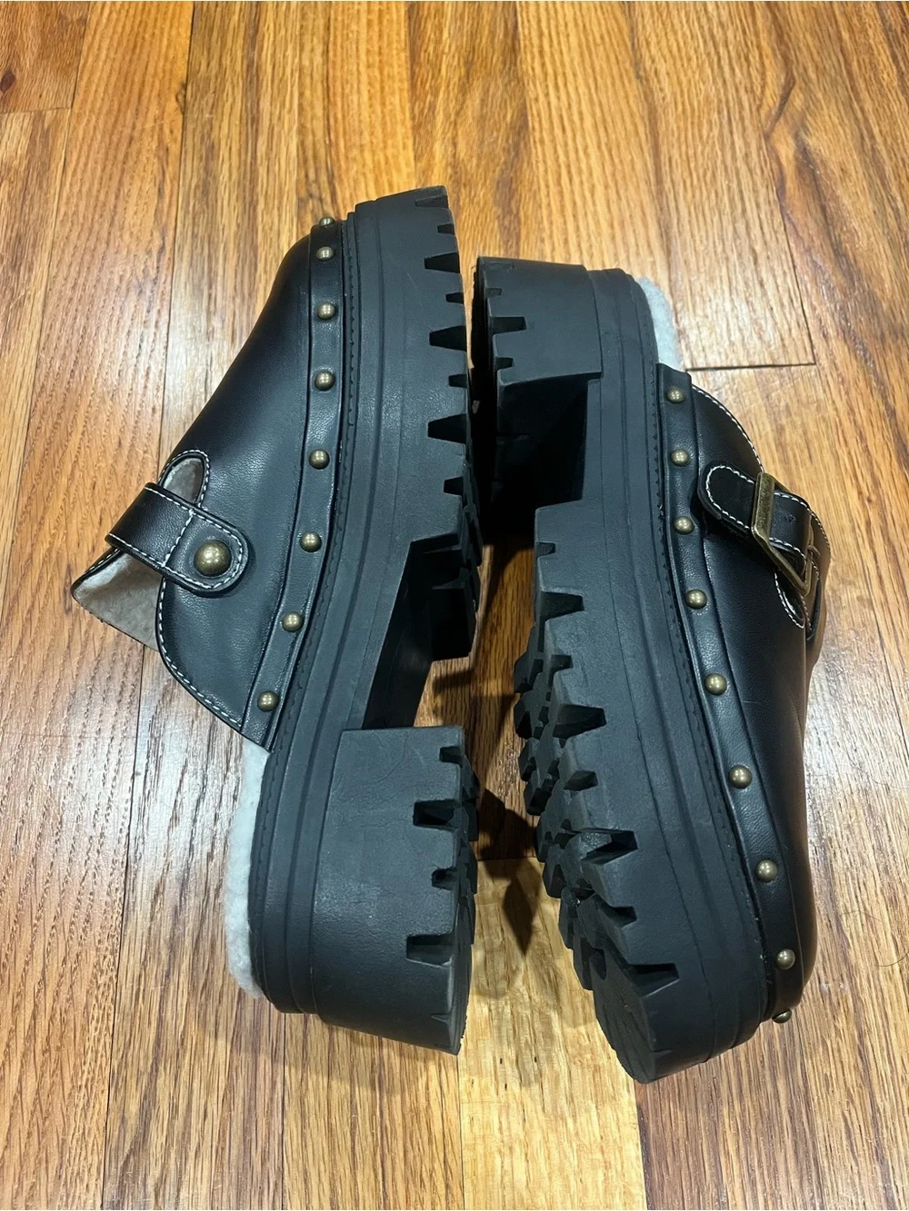 Women American Eagle AE Cozy Lug Clog Black Studded Platform Buckle Mule Size 8